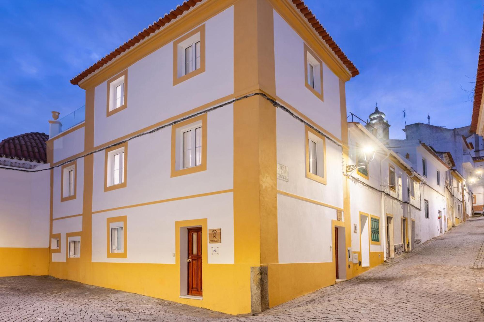 Azinheira Suites Townhouse - Alojamento Turistico (Adults Only) Элваш Экстерьер фото